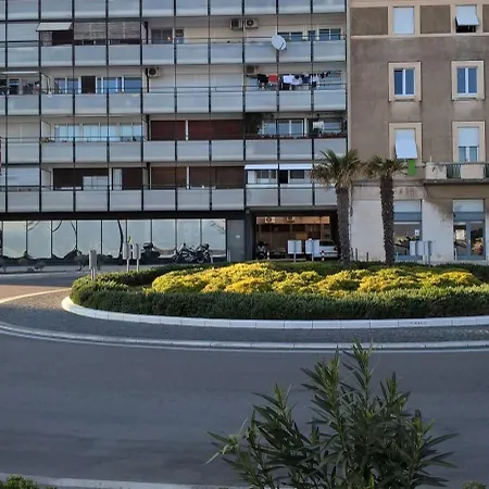 Appartement By The Sea - 12647